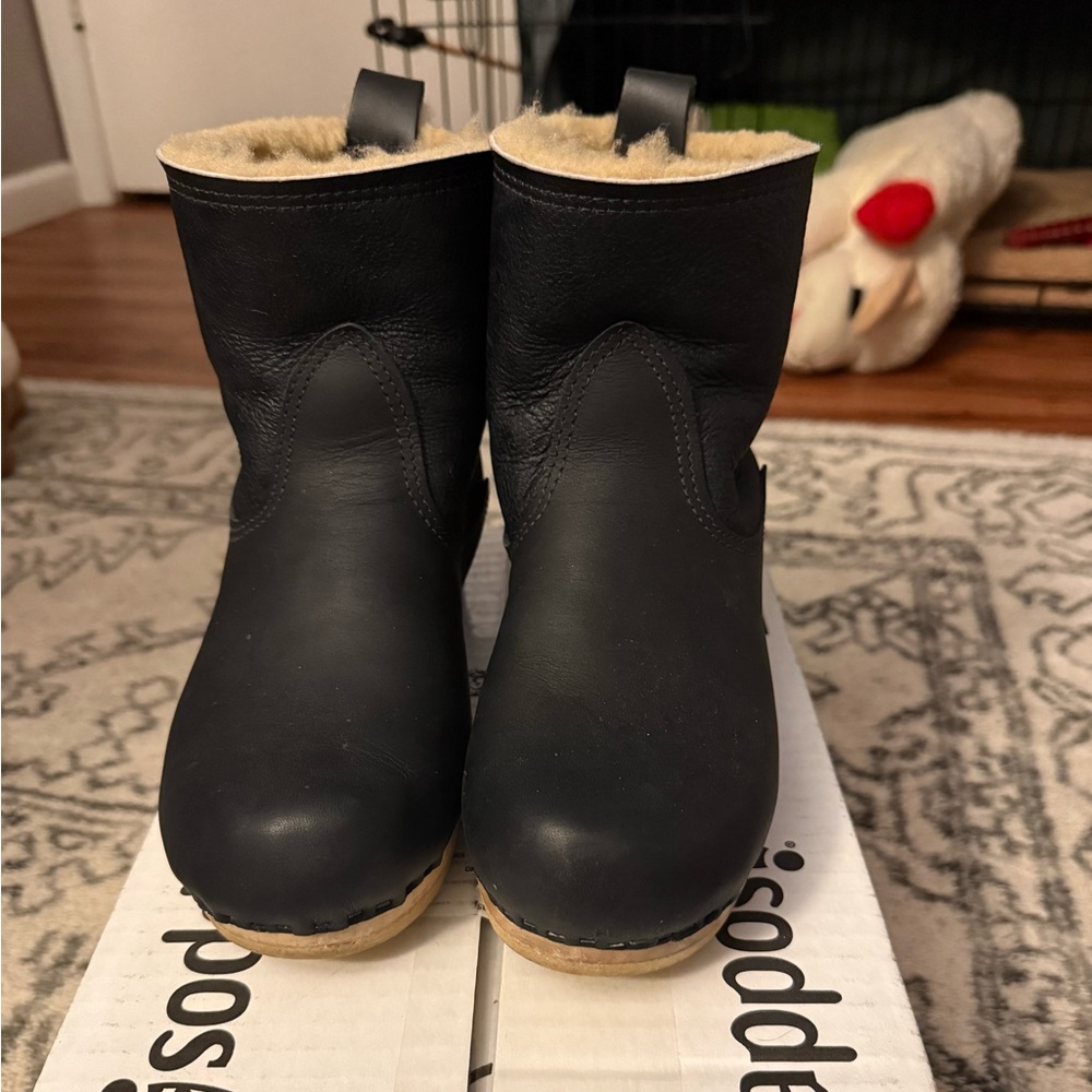 No. 6 Black Shearling-Lined Women's Boots